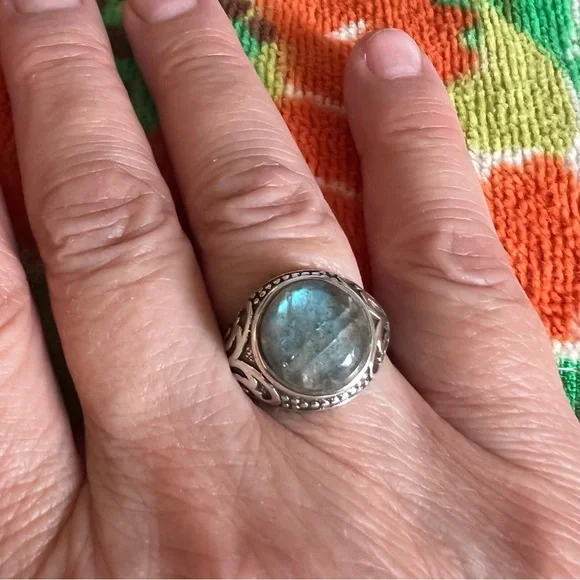 Sterling Silver Labradorite Cabochon Ring - Picture 4 of 12